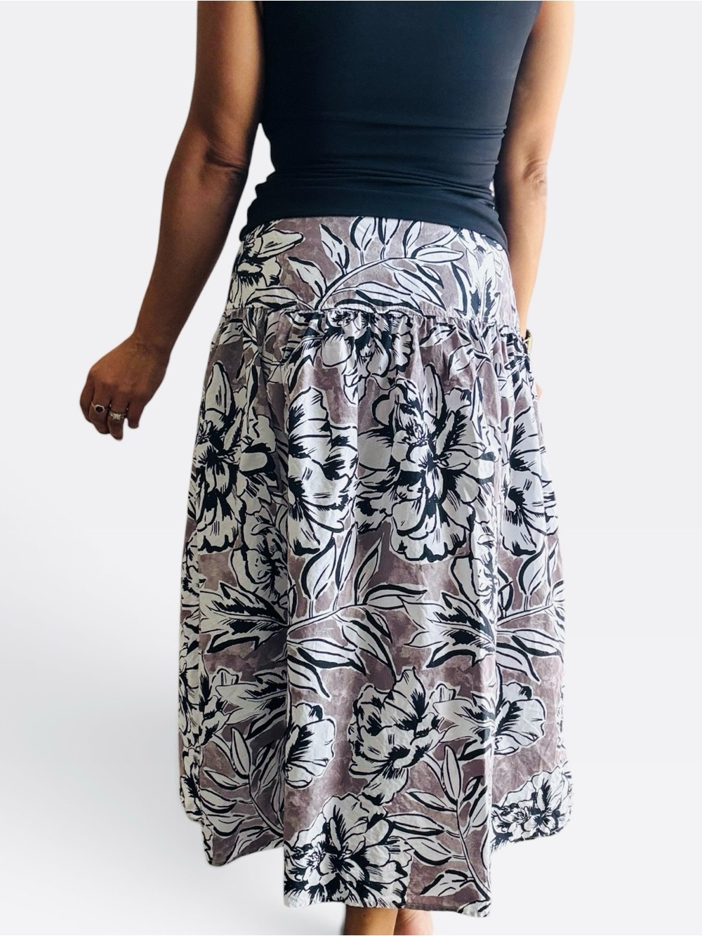 Banana Republic Floral Tiered Midi Skirt in Gray, Black, and White